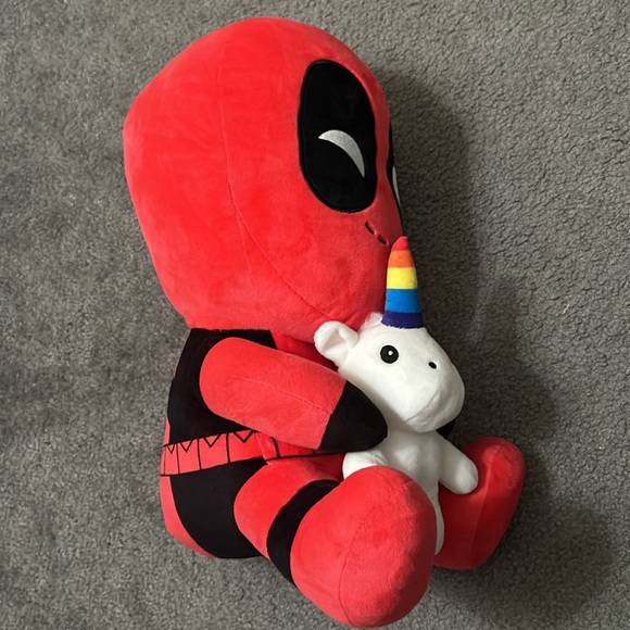 Marvel Deadpool Plush vibrating 15” - Picture 3 of 5